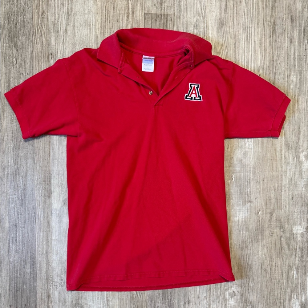 Red Uofa shirt